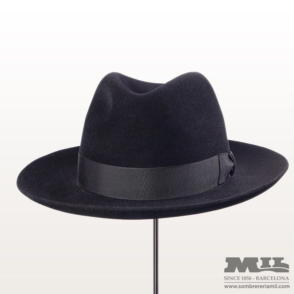 Monopesco hat